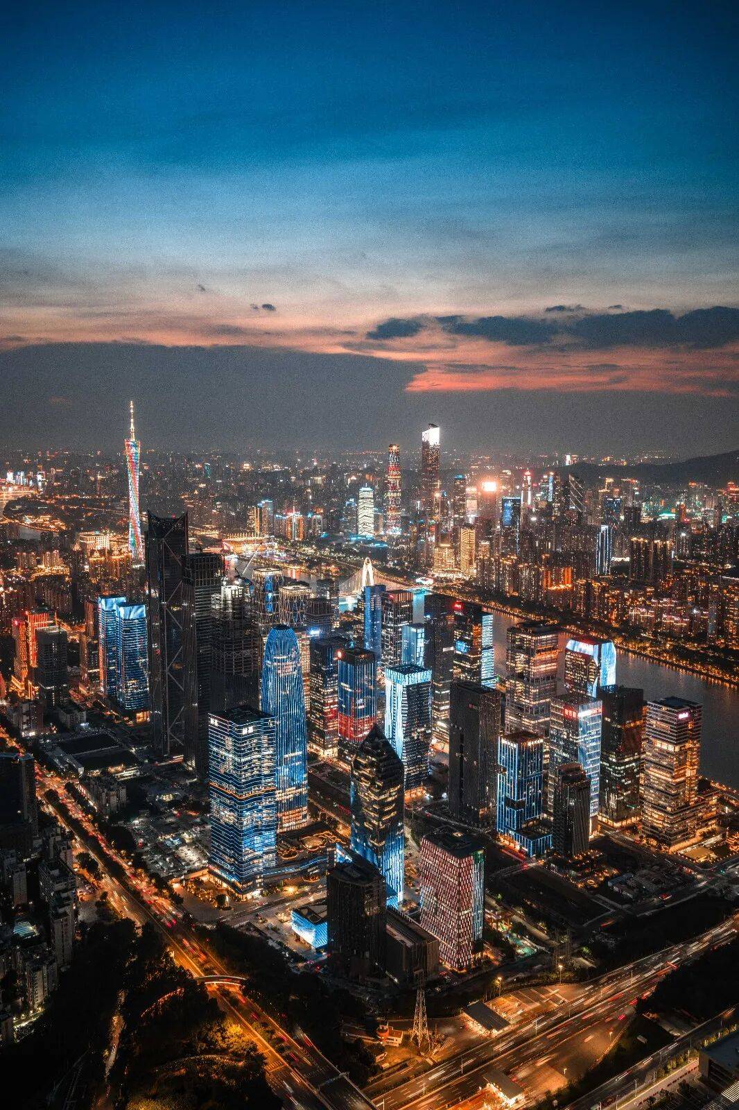 ！广州千万豪宅5分钟被秒麻将胡了黄金闪崩信号落地(图18)